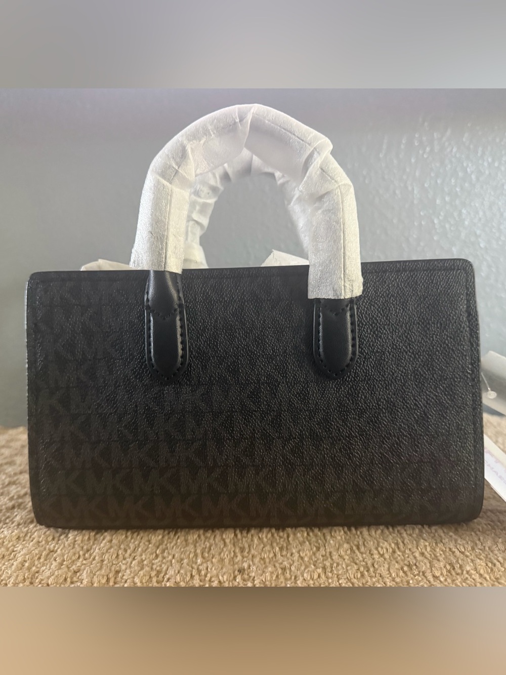 Michael Kors - Scarlett Small East West Crossbody Bag - Picture 6 of 11